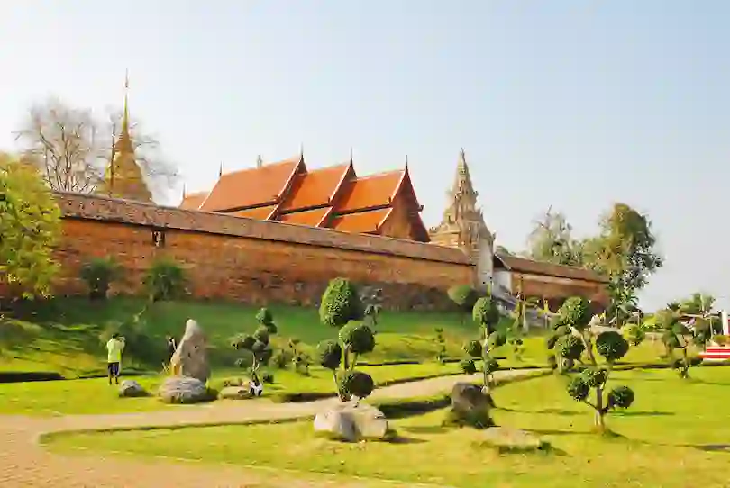 Visit These 10 Most Amazing Temples In Thailand