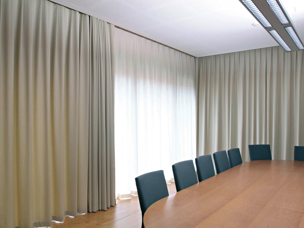 Pleated curtains for your office: Advantages